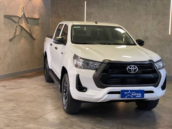 TOYOTA HILUX 2.8 D-4D TURBO DIESEL CD POWER PACK 4X4 MANUAL